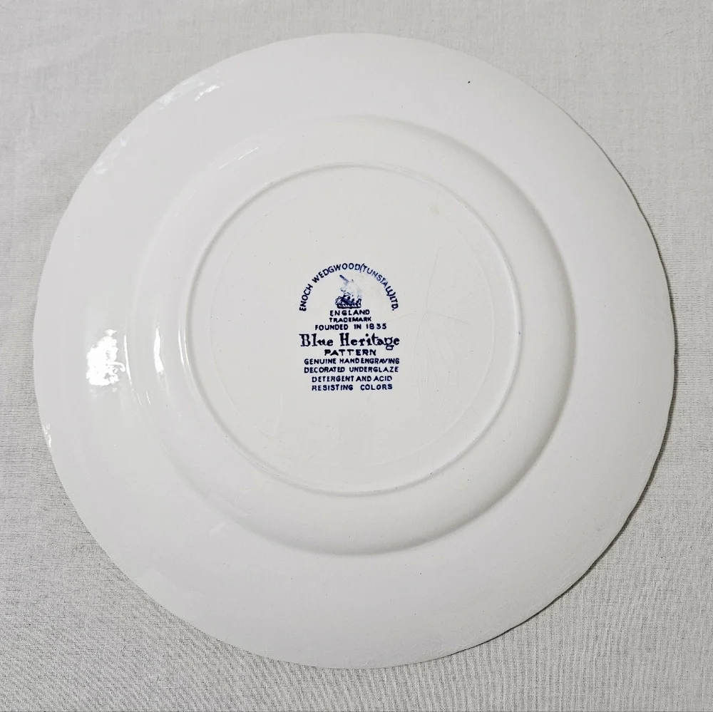 Vtg. Wedgewood Blue Heritage Dinner Plate England Hand‎ Engraving EUC White 10